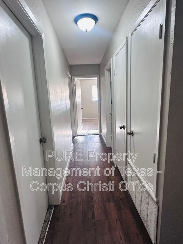 Building Photo - 11942 Mesa Dr