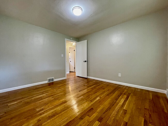 Building Photo - 3914 Evergreen Dr
