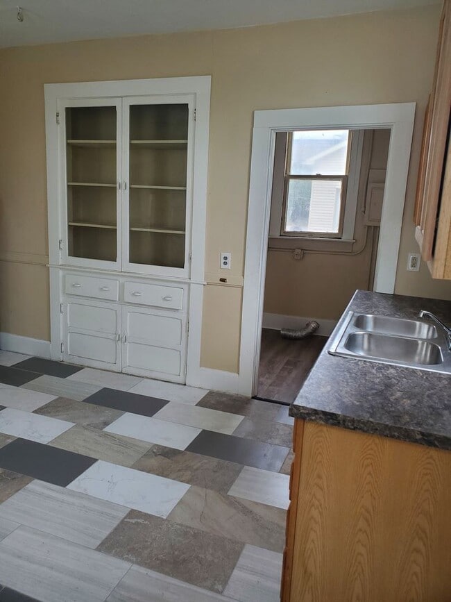 Building Photo - 3 Bed 1 bath house