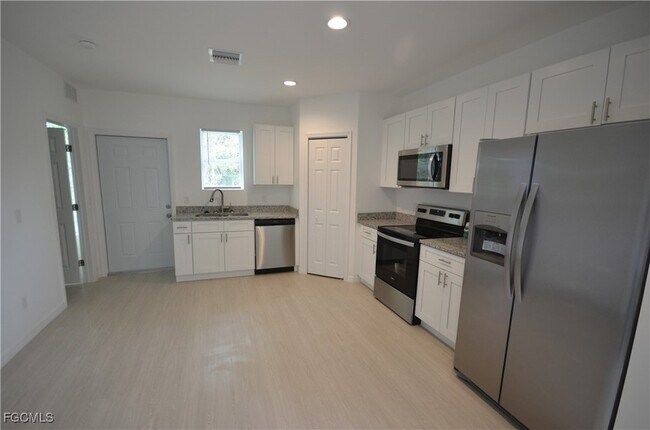 Building Photo - 3305 Bassie Ct