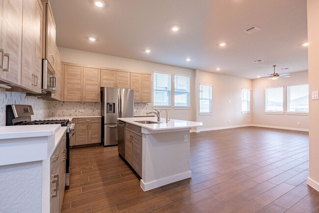 Building Photo - Beautiful 4 Bedroom, 2.5 Bathroom home in Manor!!!
