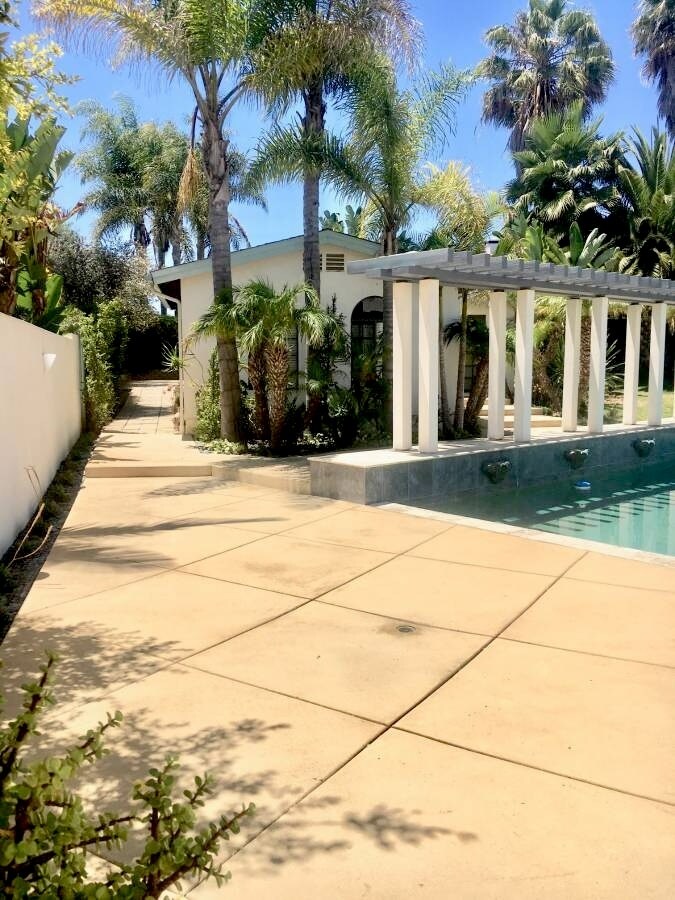 Building Photo - 5932 Soledad Mountain Rd