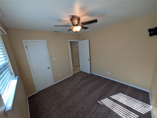 Building Photo - 1404 Heather Ln