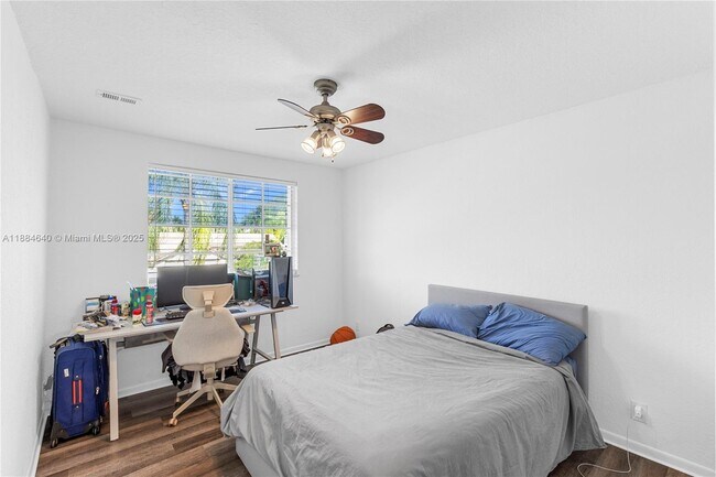 Building Photo - 1060 Capistrano