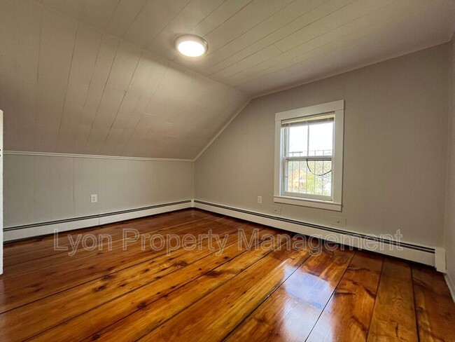 Building Photo - 12 Oil Mill Ln