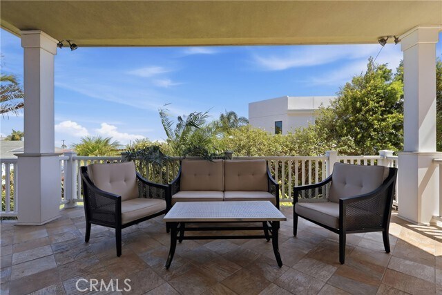 Building Photo - 628 Via Monte Doro