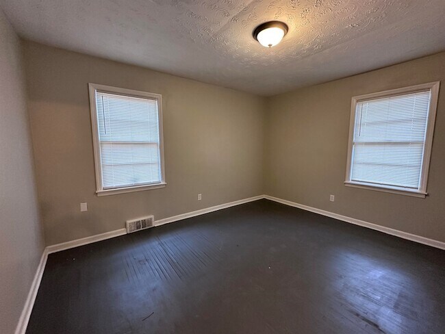 Building Photo - 3736 Donna Dr