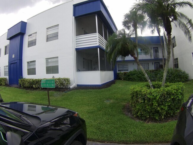 Building Photo - 980 Normandy U