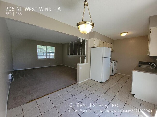 Building Photo - 205 NE Westwind Dr