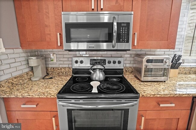 Building Photo - 2712 Advent Ct S