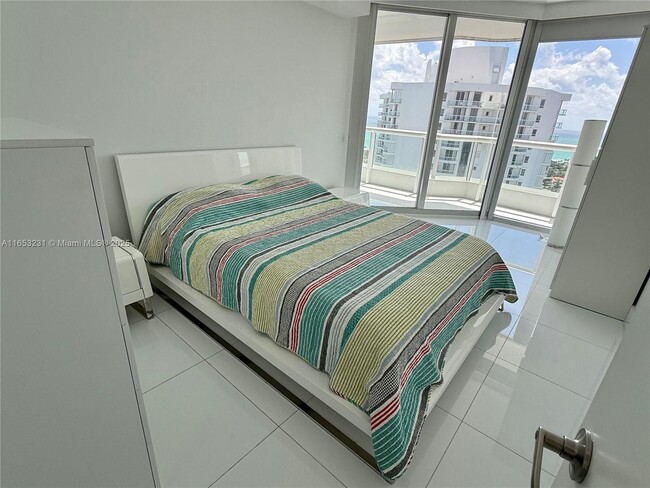 Building Photo - 21055 Yacht Club Dr