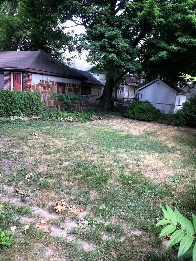 Building Photo - 118 N Fairview Ave