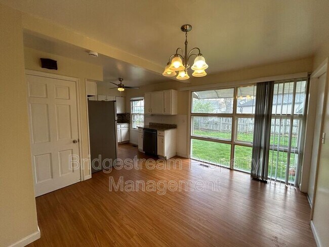 Building Photo - 1944 Malcom Dr