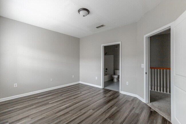 Building Photo - 6105 Regency Ct