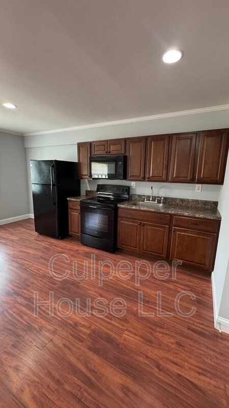 Building Photo - 2854 W Sylvania Ave
