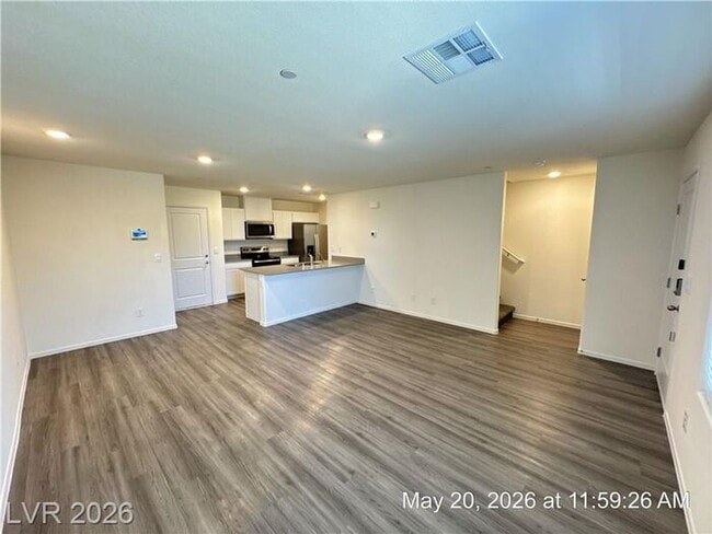 Building Photo - Beautiful Townhome with Quartz Counters & Private Setting in Southwest Las Vegas