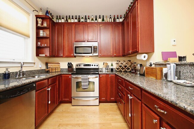 Building Photo - Dog-Friendly Brookwood Home Near UVA & Downtown