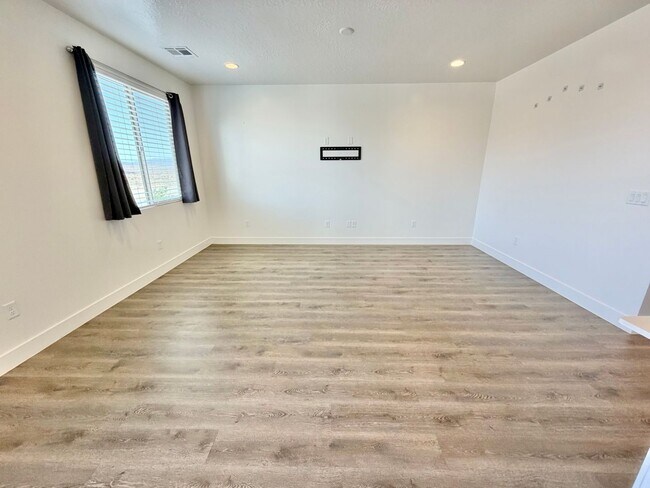 Building Photo - 2375 E Luciano Ln