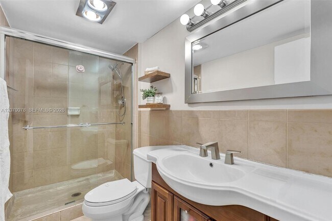 Building Photo - 3375 N Country Club Dr