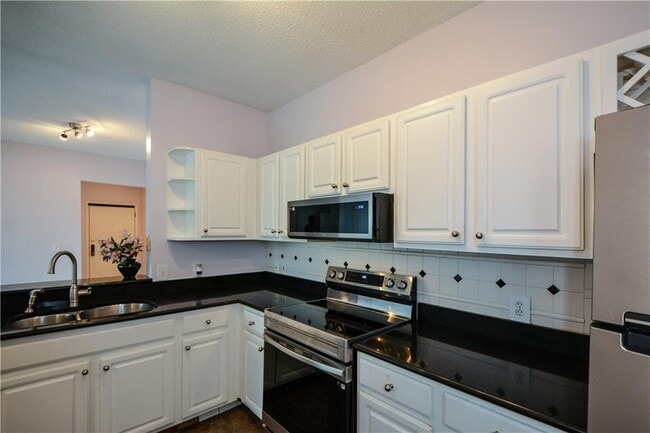 Building Photo - 955 Juniper St NE