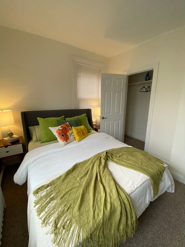 Building Photo - 52 Pomeroy Ave