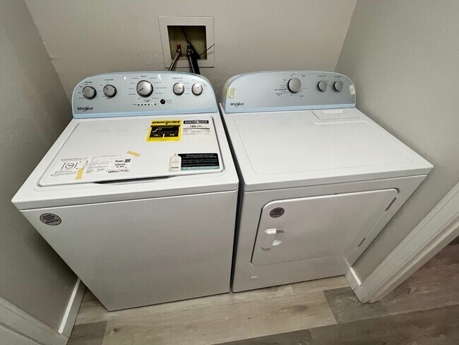 Building Photo - 1735 Navarre Ln