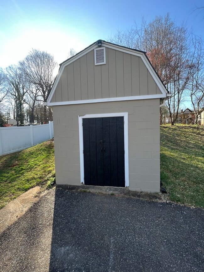 Building Photo - 3 Bedroom Home in Campbell County
