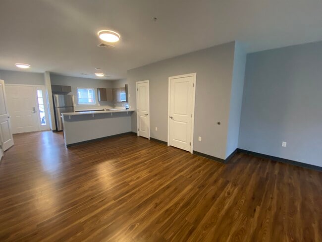 Building Photo - 27 E Ridge Dr