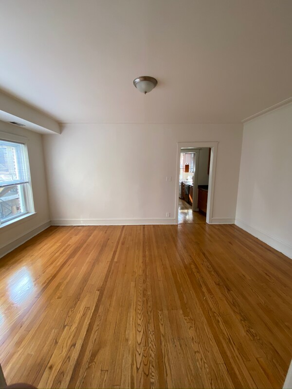 Building Photo - 1419 W Leland Ave