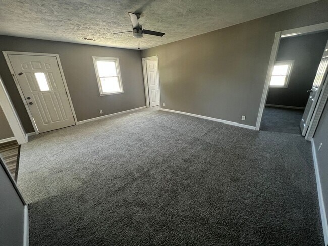 Building Photo - Cozy 3 Bedroom Home in Council Bluffs!