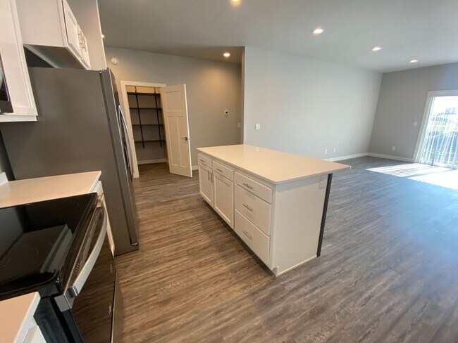 Building Photo - Updated 3 bed, 2 bath Horace Home!!