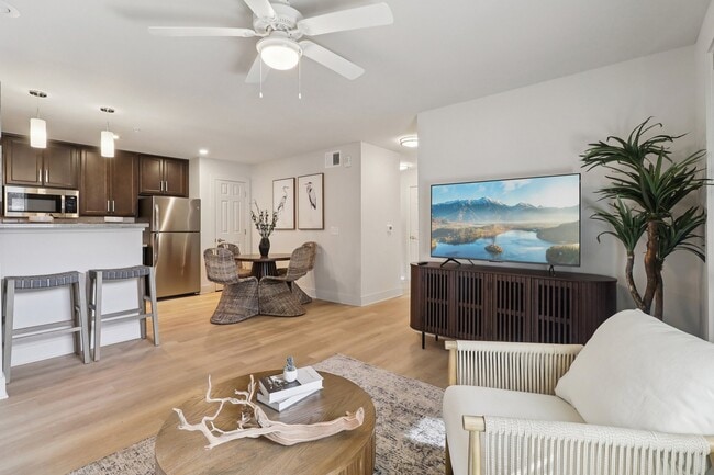 Building Photo - Silver Station