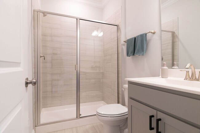 Building Photo - Stunning 5 Bedroom Home in Desirable Channing Woods