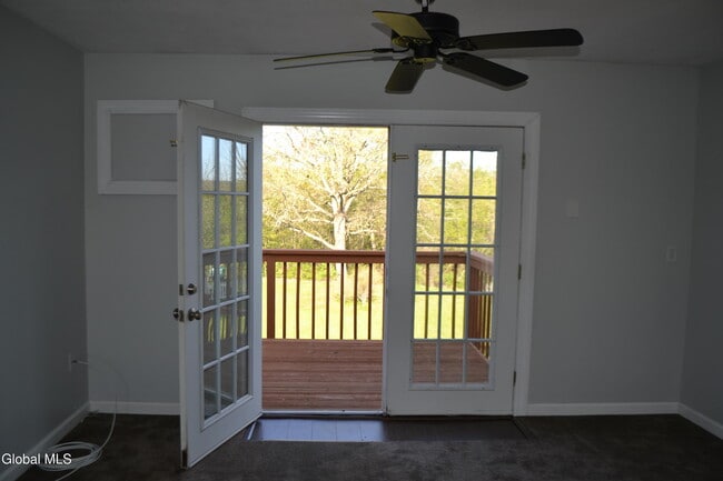 Building Photo - 60 Colonial Rd