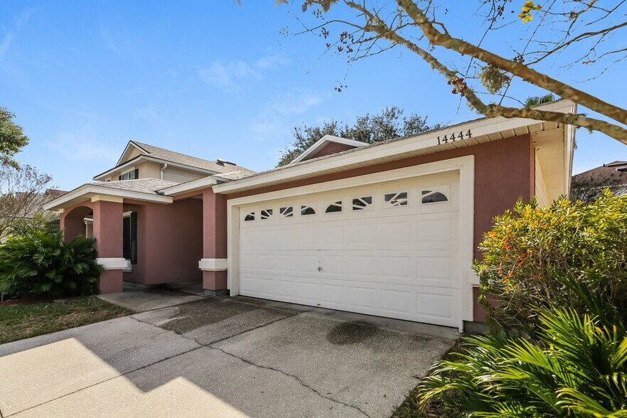 Building Photo - 14444 Woodfield Cir N