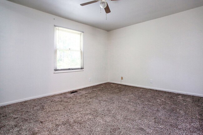 Building Photo - Holland Northside Two Bedroom