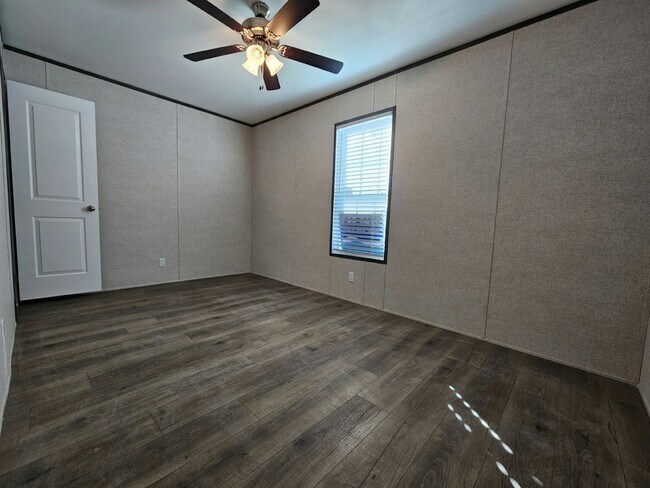 Building Photo - 1022 Myakka Dr