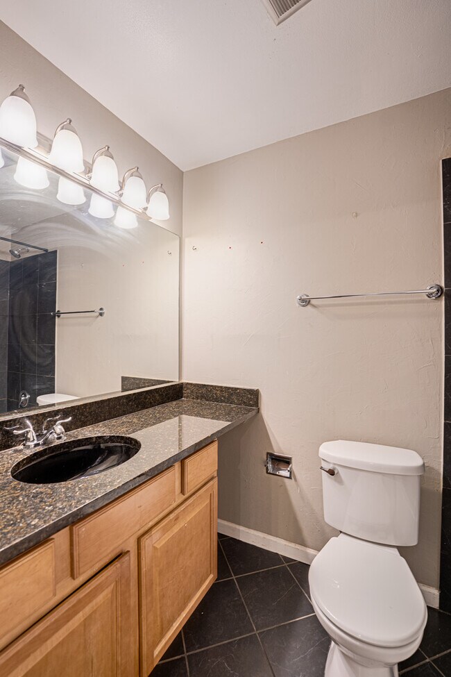 Building Photo - 5801 Oakwood Dr