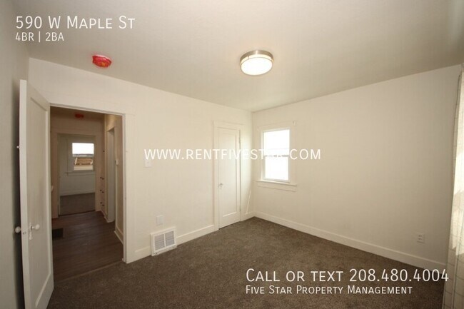 Building Photo - 590 W Maple St