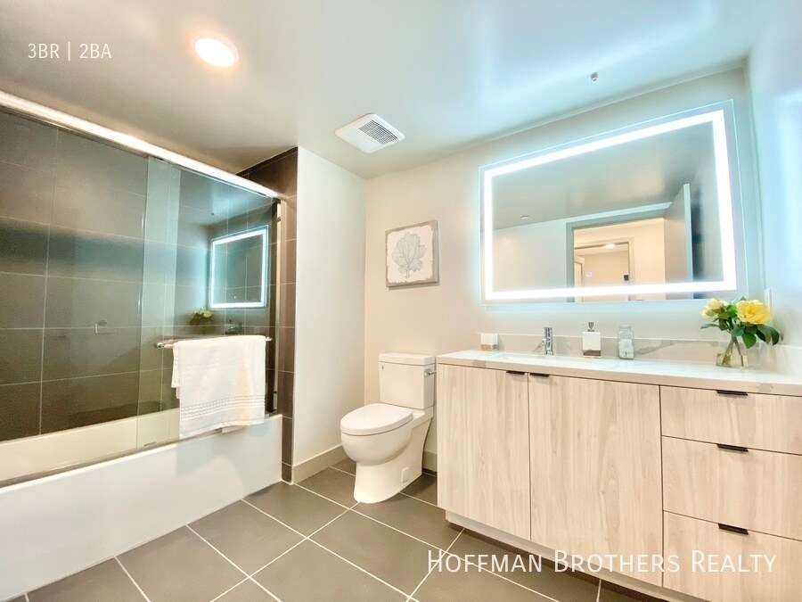 Building Photo - 1530 Brockton Ave