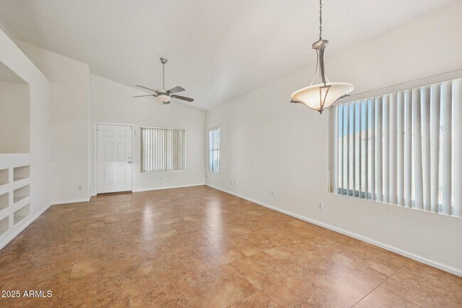 Building Photo - 15649 W Magnolia St