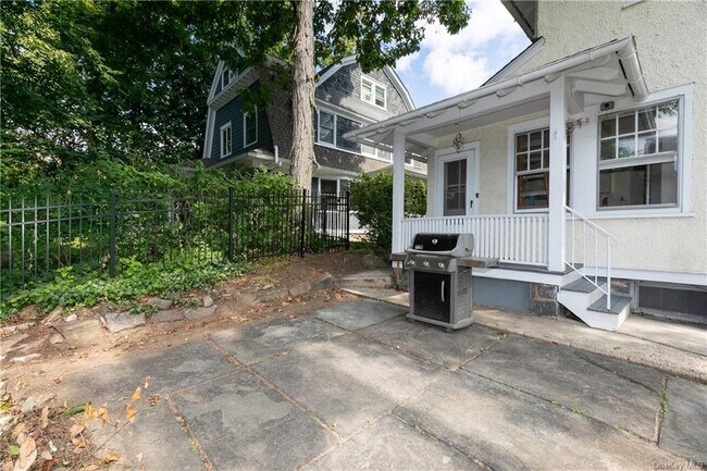 Building Photo - 607 Prospect Ave