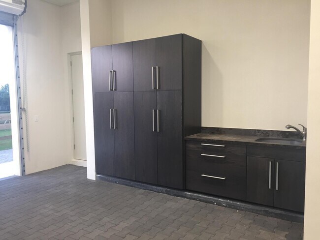 Building Photo - 15450 Estancia Ln