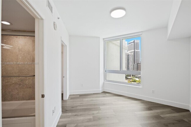 Building Photo - 350 S Miami Ave