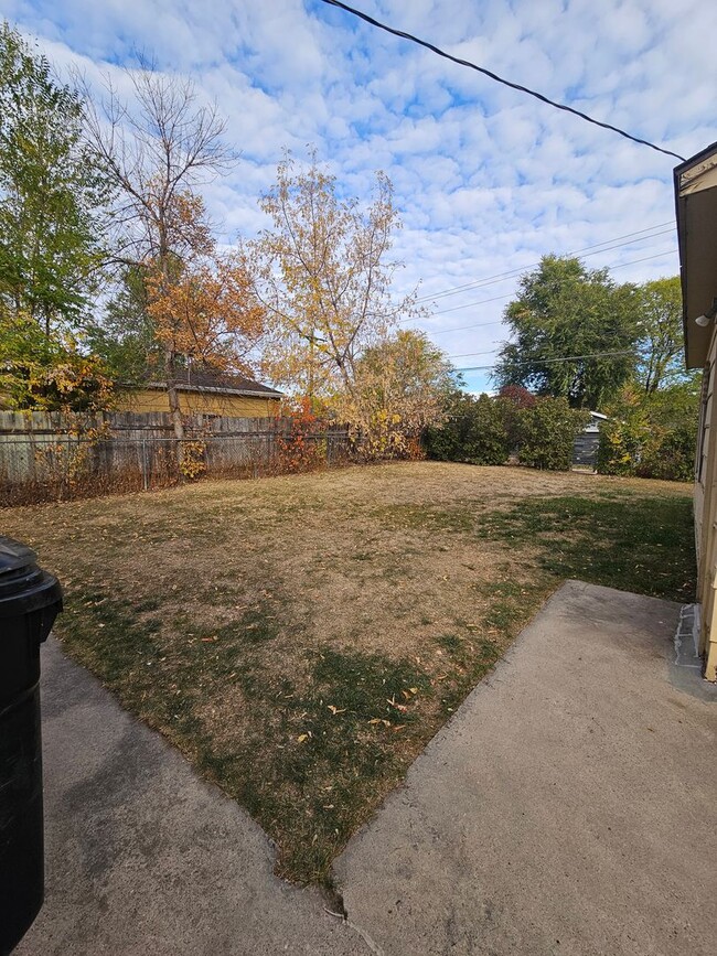 Building Photo - 2 BED | 1 BATH | ROBBINSDALE | SINGLE-LEVE...