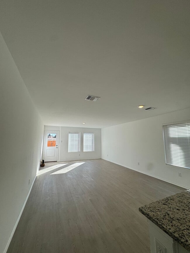 Building Photo - Brand New Home + Edmond Schools + All Applicances