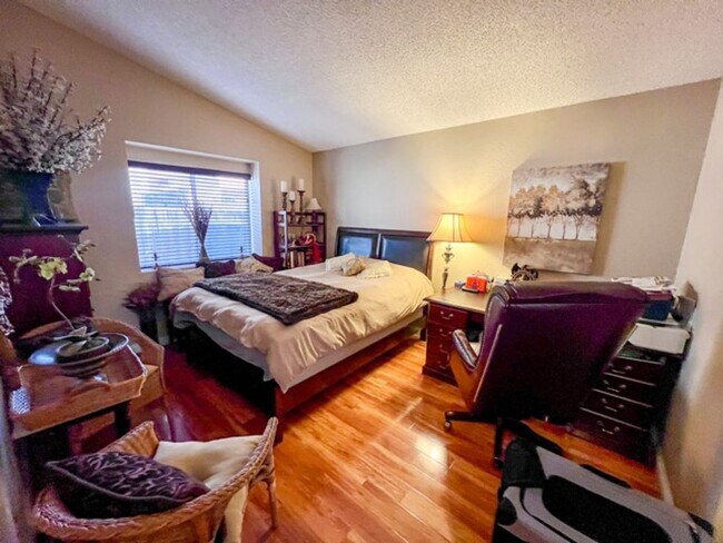 Building Photo - 2 bedroom Temecula home with a big backyar...