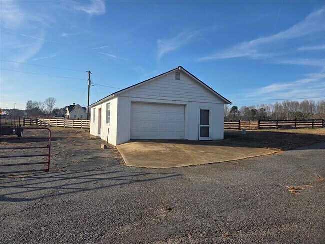 Building Photo - 5465 Jot Em Down Rd