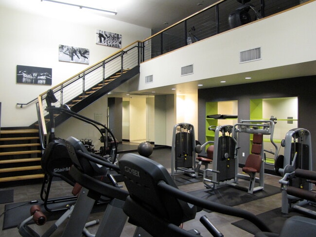 Building Photo - 311 Oak St