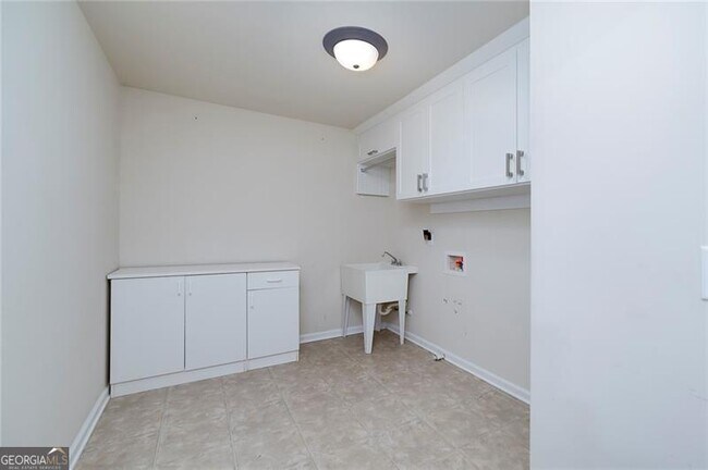 Building Photo - 1120 Bagwell Dr NW